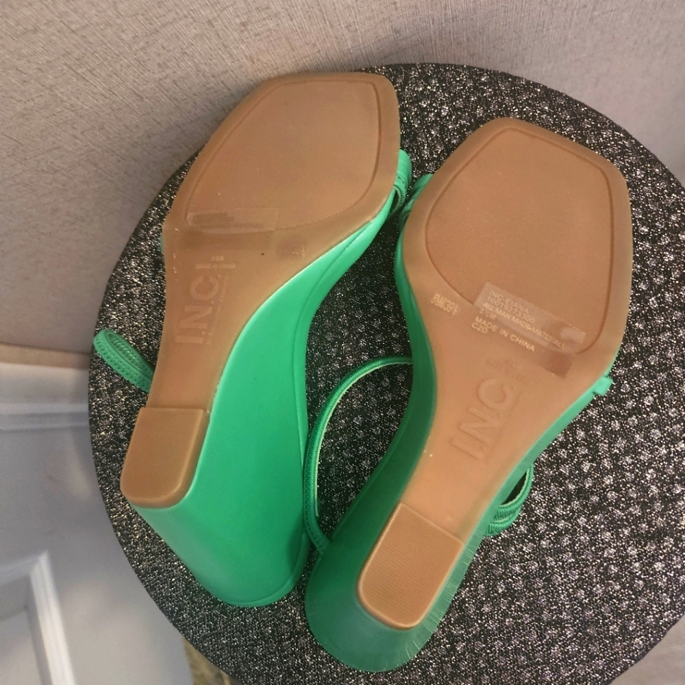 INC International Concepts Women's Green Strappy Sandals Size 8.5 NWOT - Picture 3 of 4